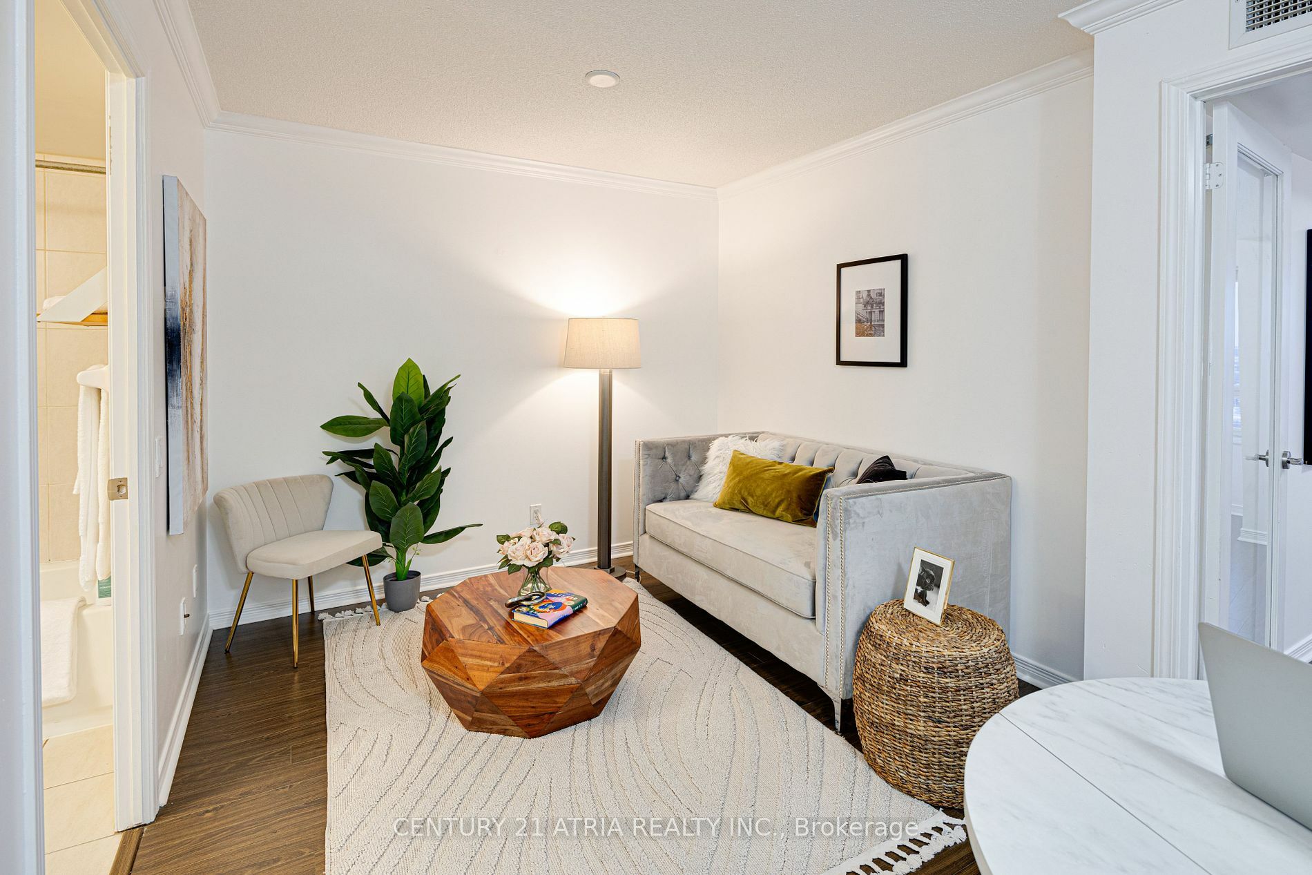 Property Photo:  60 Heintzman St 1705  ON M6P 5A1 