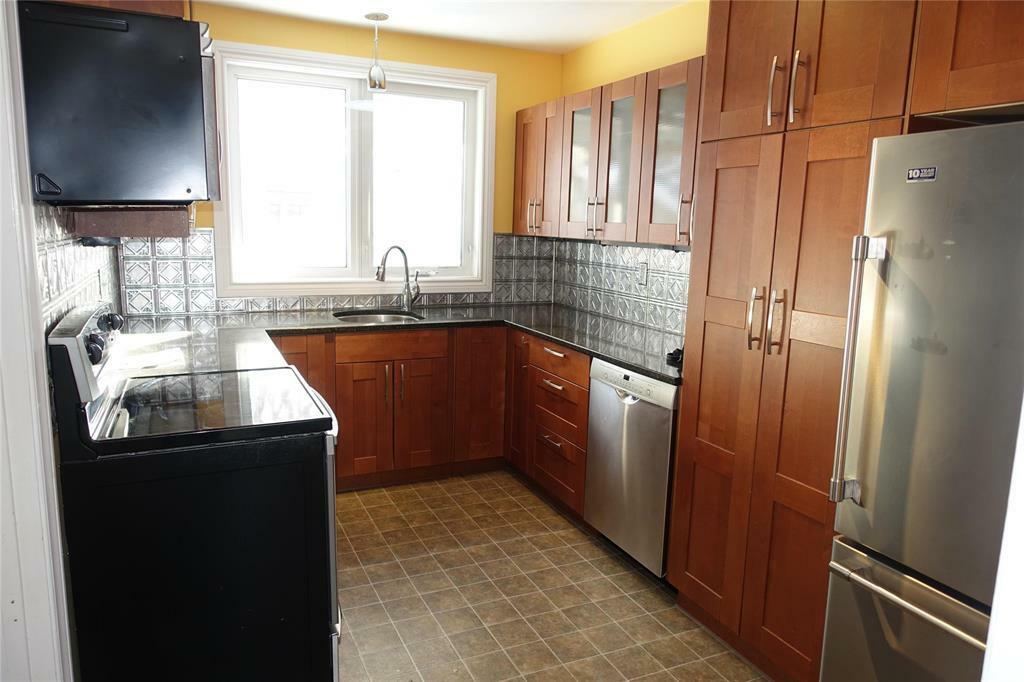 Property Photo:  554 McNaughton Avenue  MB R3L 1S6 