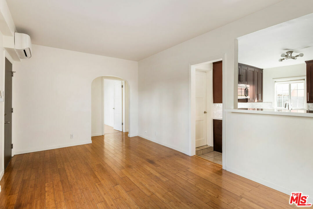 Property Photo:  702  N Rampart Blvd 1  CA 90026 