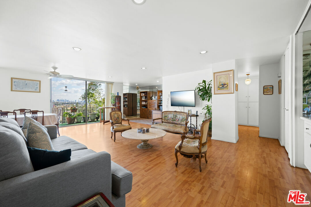 Property Photo:  100 S Doheny Dr 512  CA 90048 