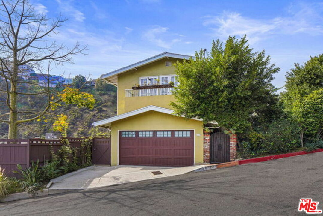 Property Photo:  8159 Laurelmont Dr  CA 90046 