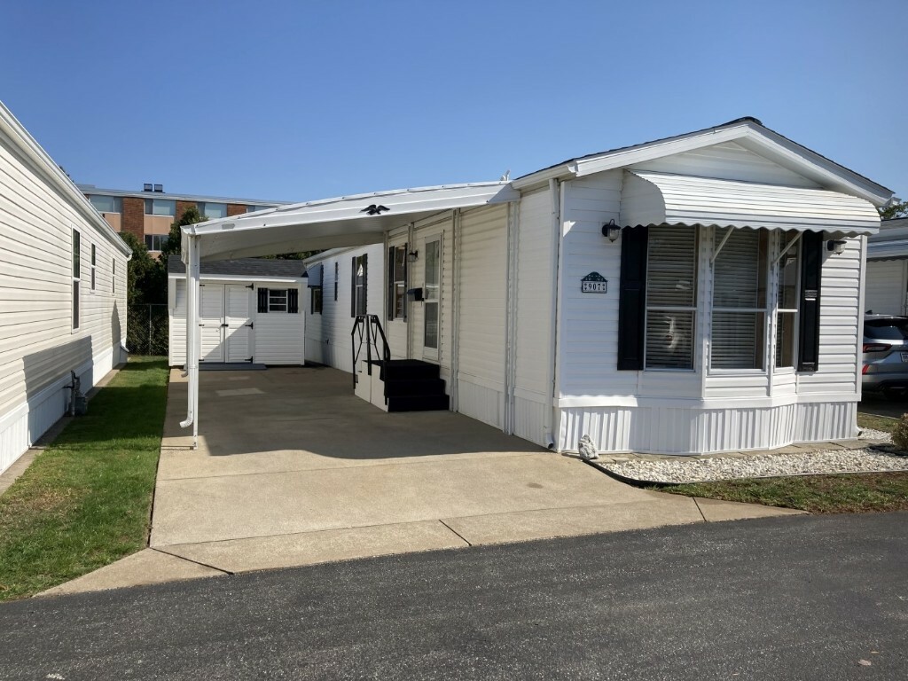 Property Photo: 907 Douglas Drive PA 16505