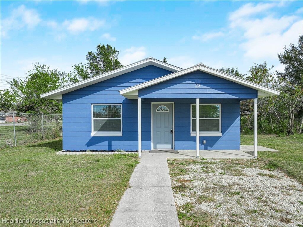 Property Photo: 25 E Metcalfe Street FL 33825
