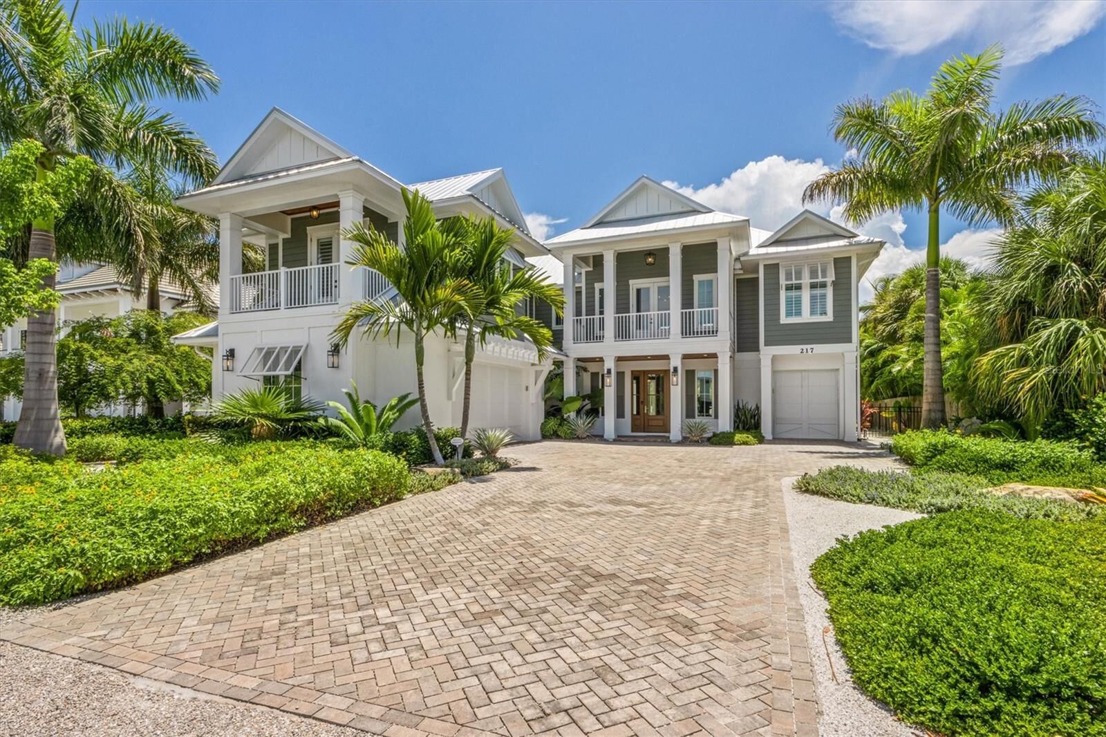 Property Photo:  217 Willow Avenue  FL 34216 