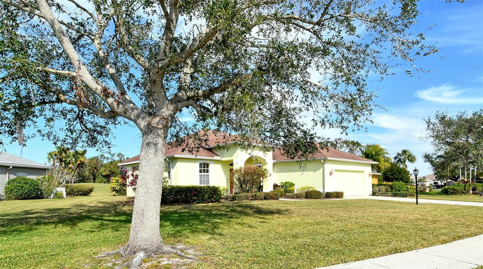 Property Photo:  676 Planters Manor Way  FL 34212 