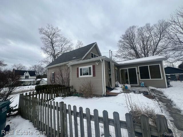Property Photo:  1120 W Oregon Street  MI 48446 1325 