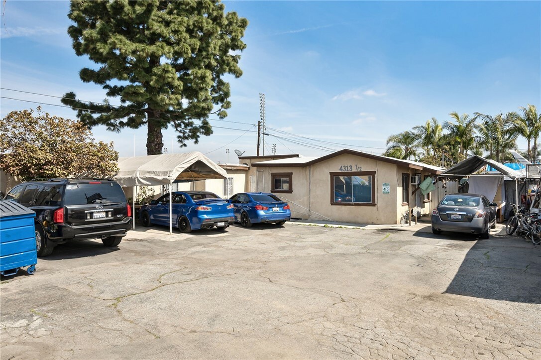 Property Photo:  4313 Florence Avenue  CA 90201 