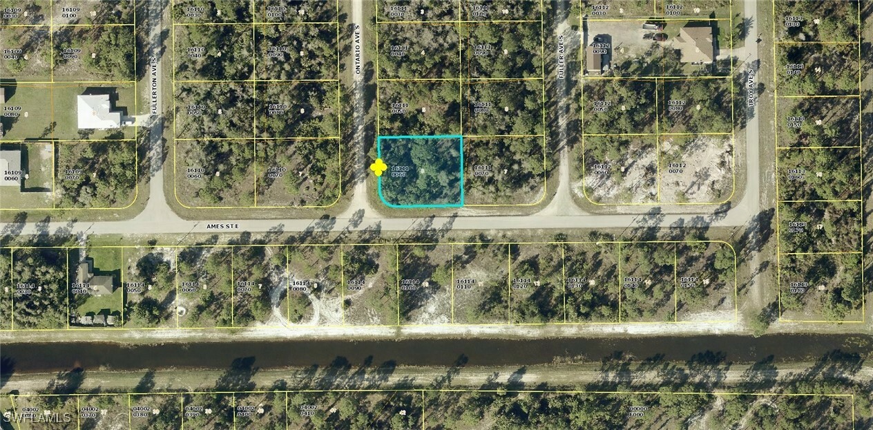 Property Photo:  853 Ontario Avenue S  FL 33974 