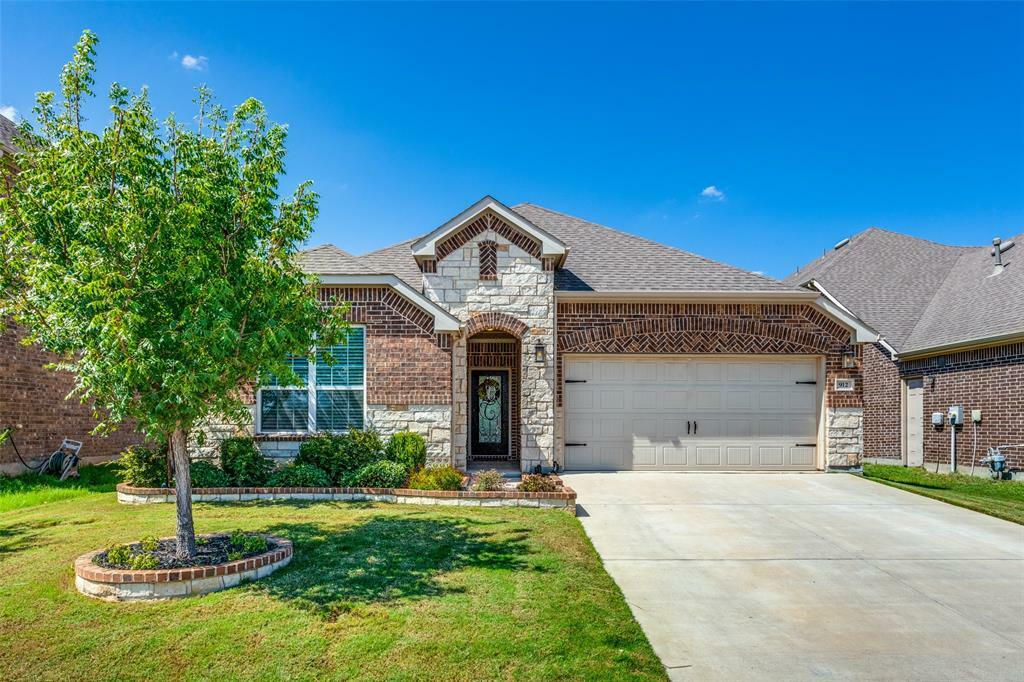 Property Photo:  912 Pinnacle Ridge Road  TX 76052 