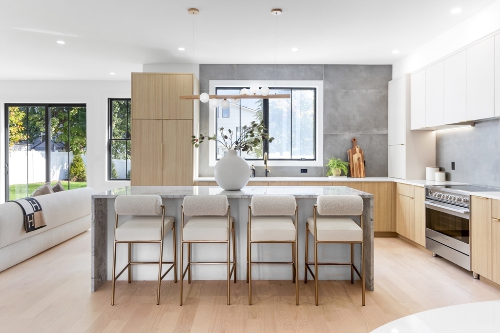 Property Photo: 10-12 Jasset St 10 MA 02458