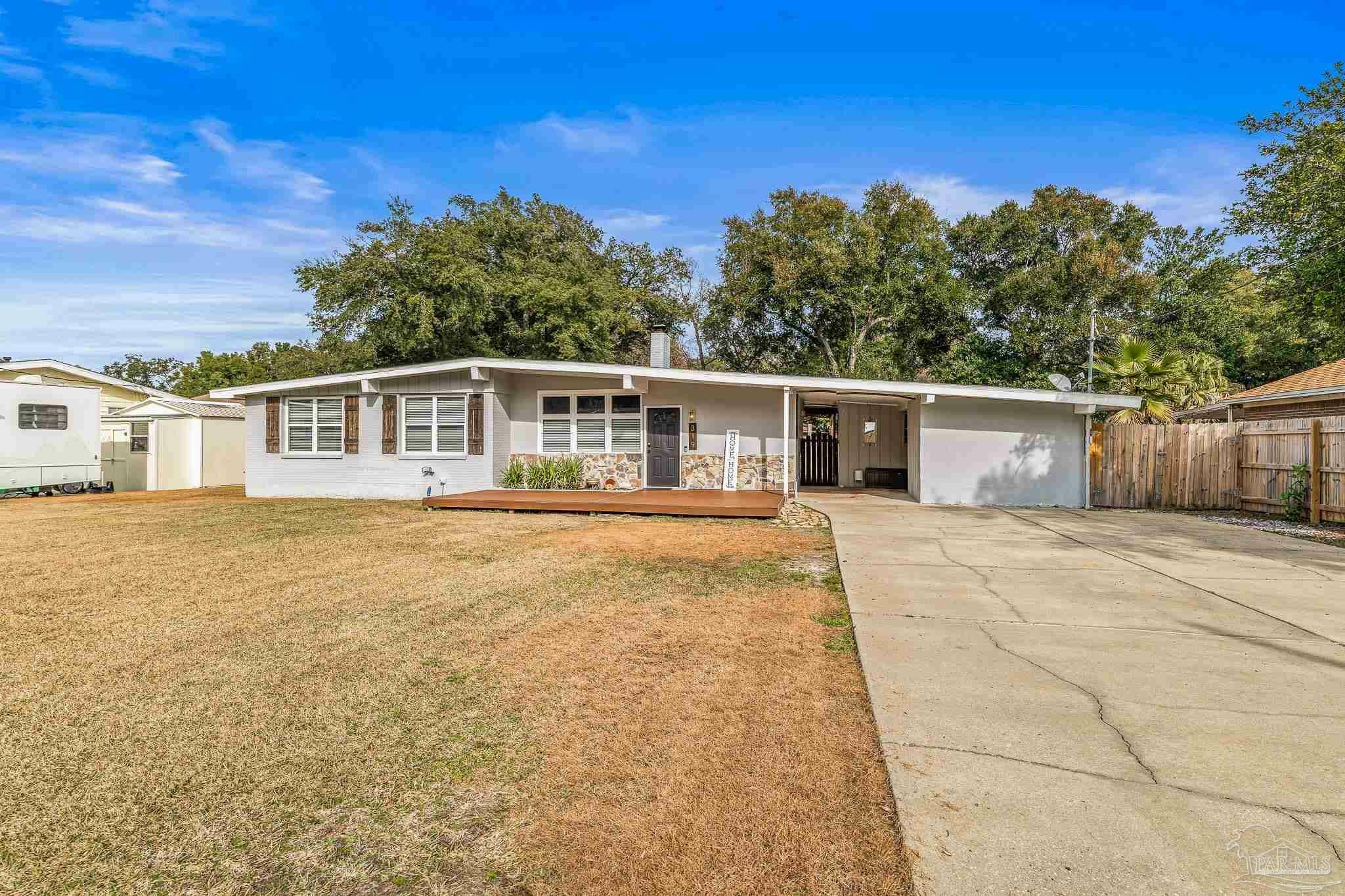 Property Photo:  319 Valencia St  FL 32561 