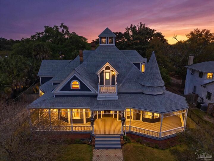 Property Photo: 14 W Gadsden St FL 32501