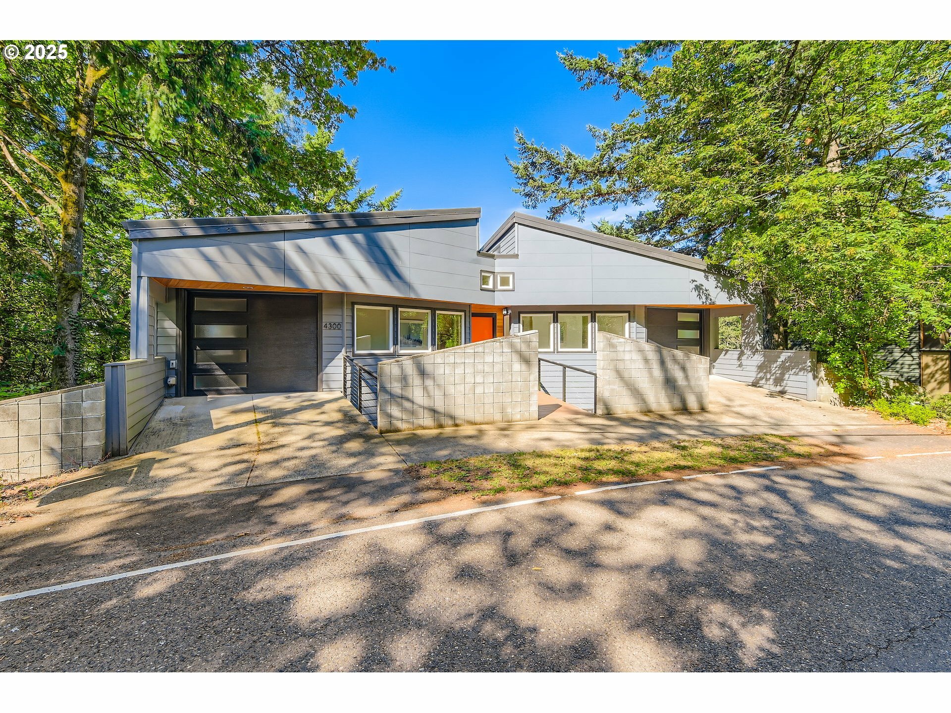 Property Photo:  4300 SW Hewett Blvd  OR 97221 
