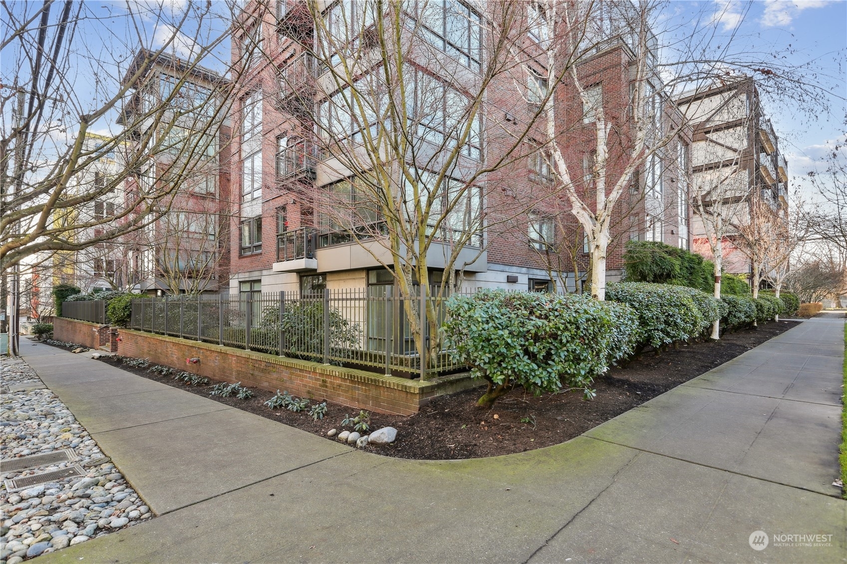 Property Photo: 4547 8th Avenue NE 306 WA 98105