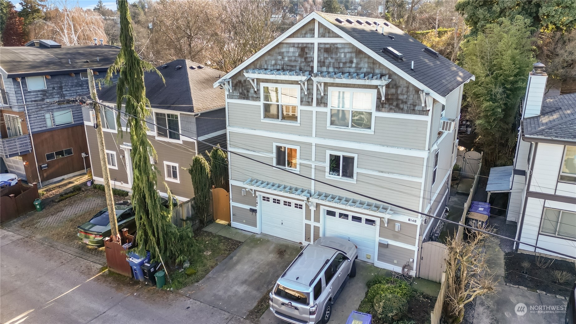 Property Photo:  814 W Argand Street A  WA 98119 