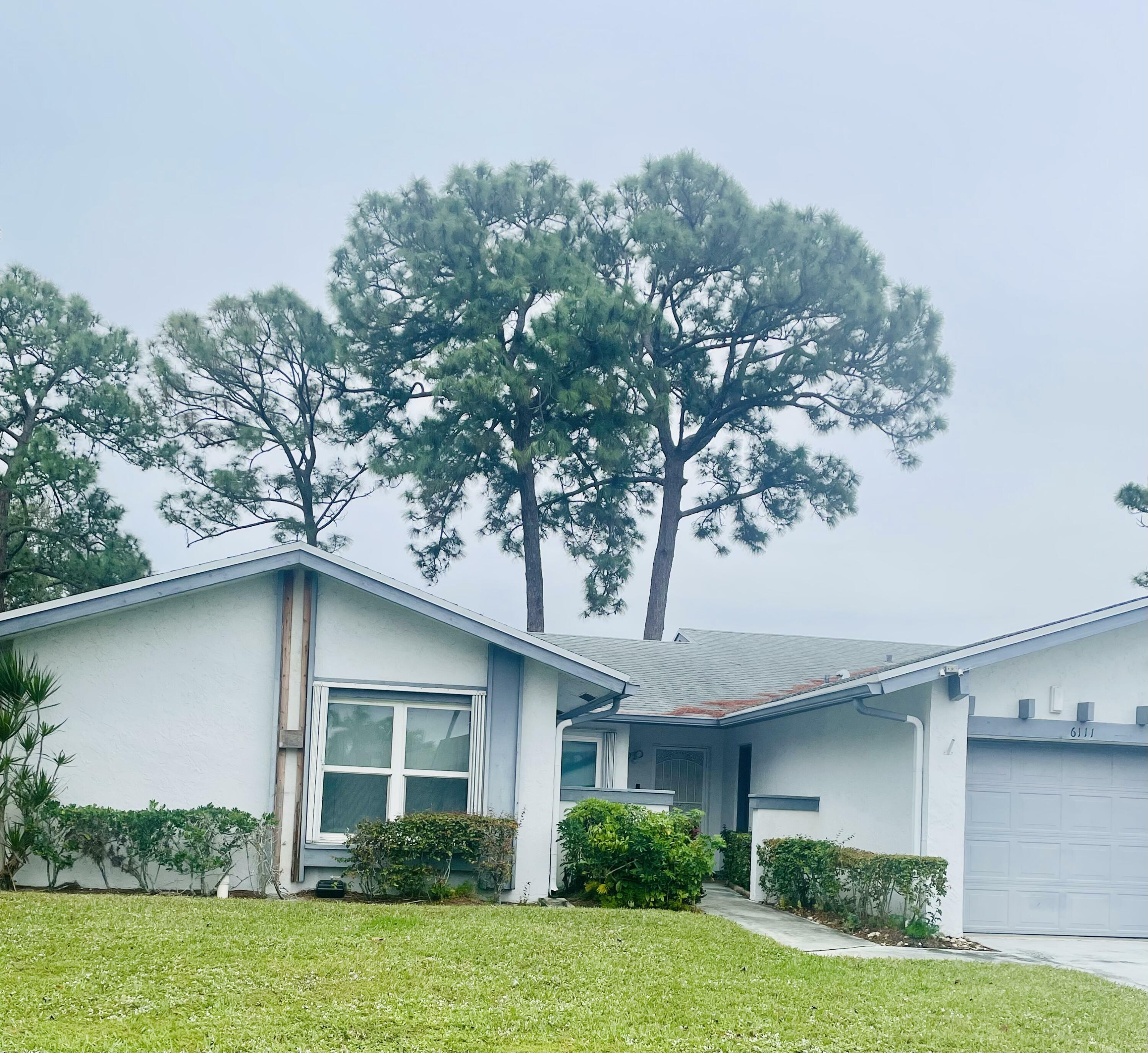 Property Photo: 6111 Elsinore Circle FL 33463