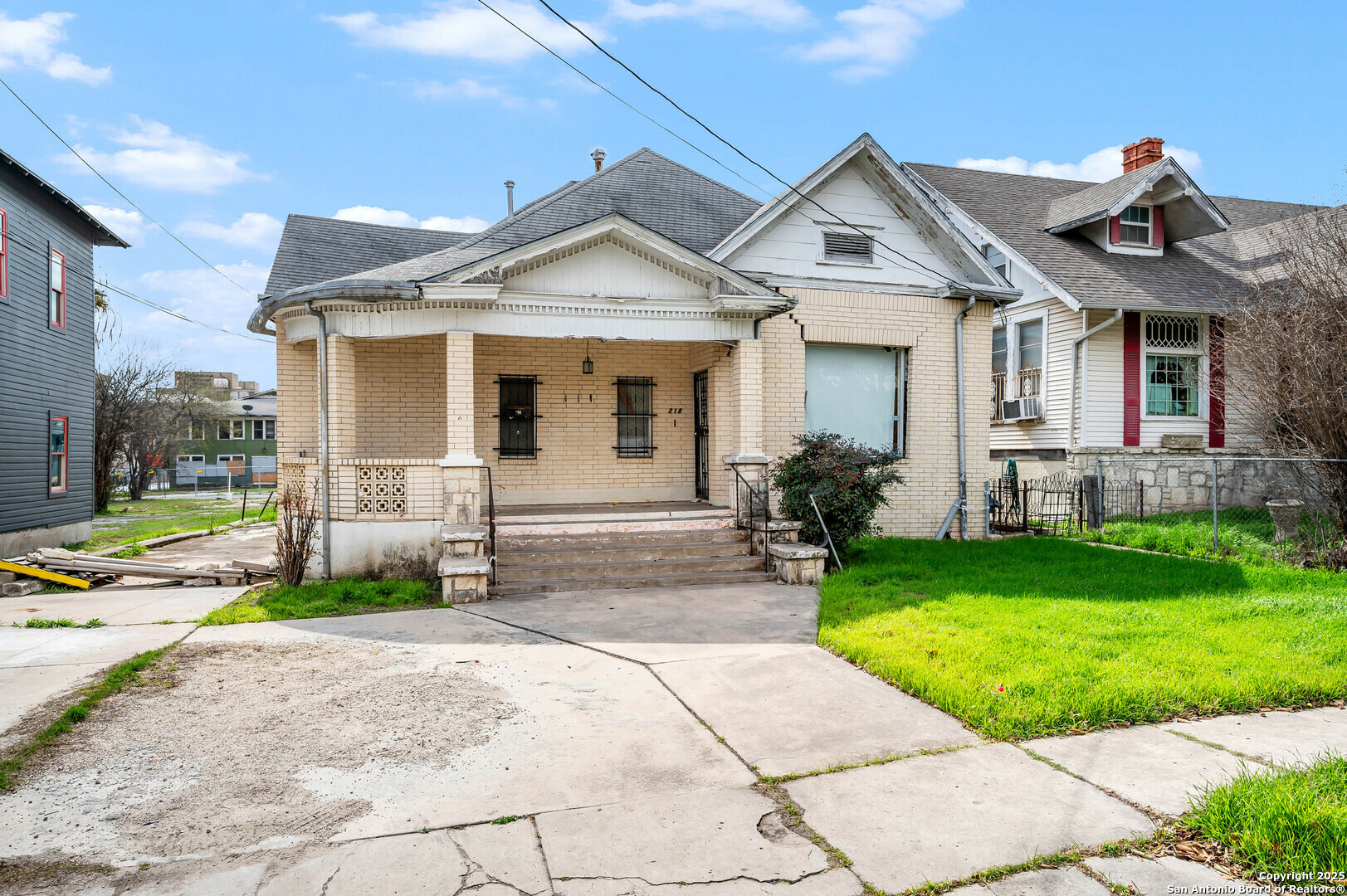 Property Photo:  218 E Park Ave  TX 78212 