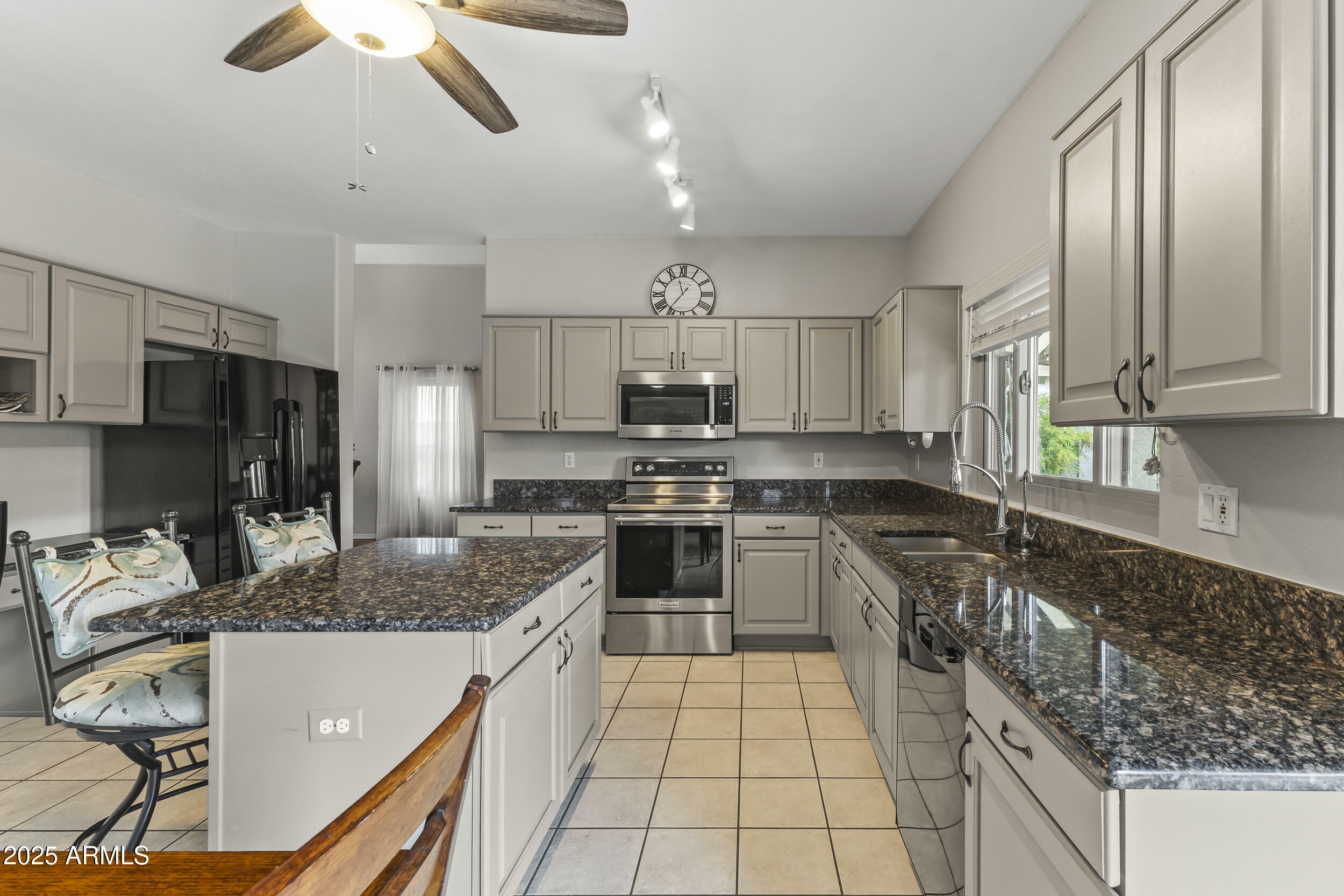 Property Photo: 629 E Palo Verde Street AZ 85122