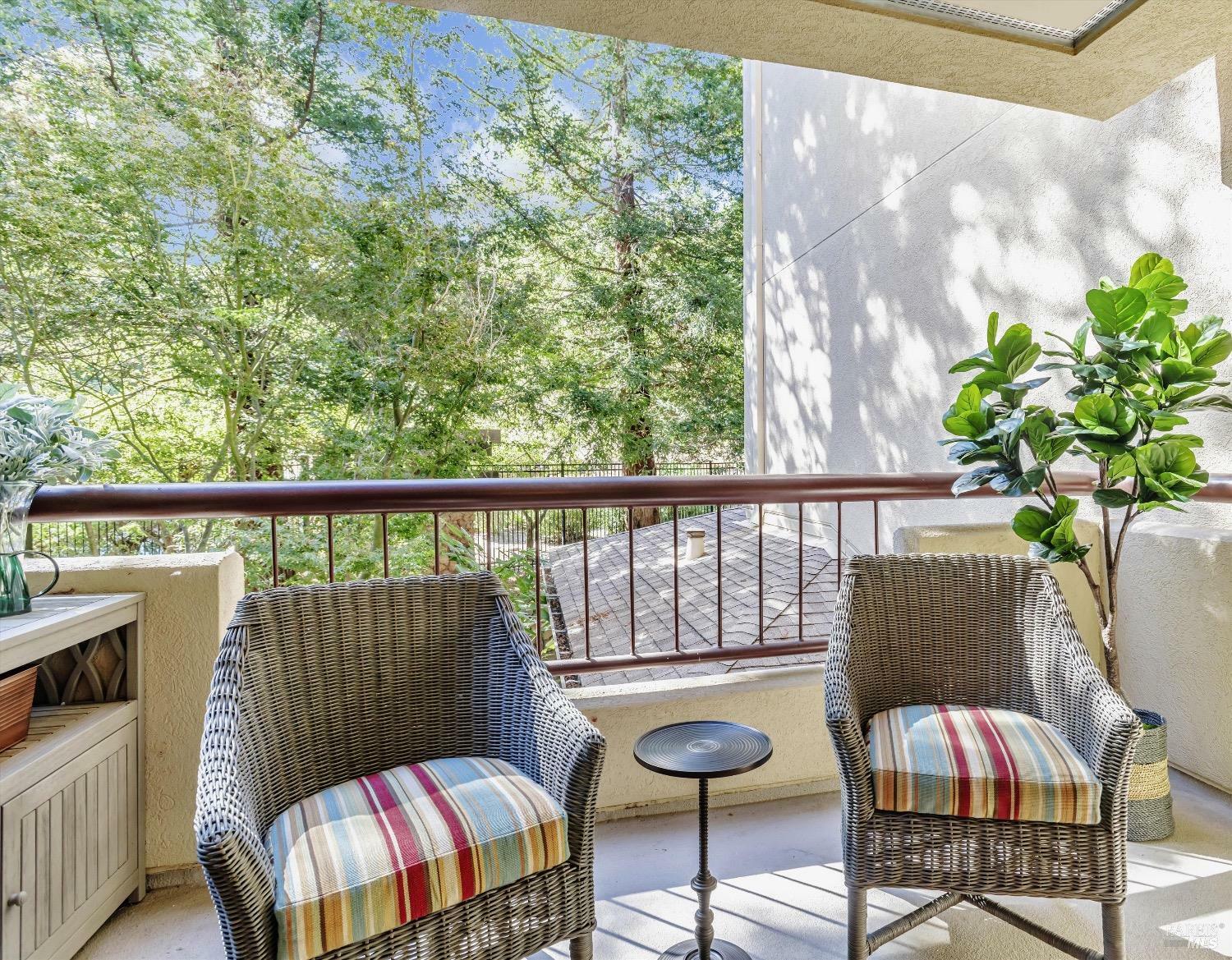 Property Photo:  200 Deer Valley Road 2M  CA 94903 