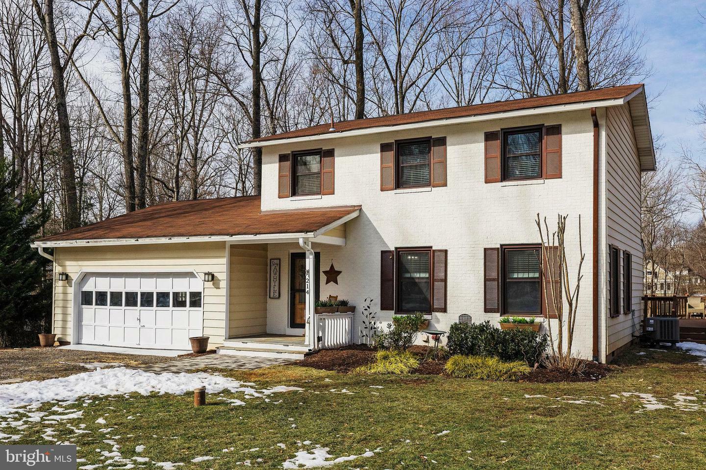 Property Photo:  214 Lake Drive  VA 20164 