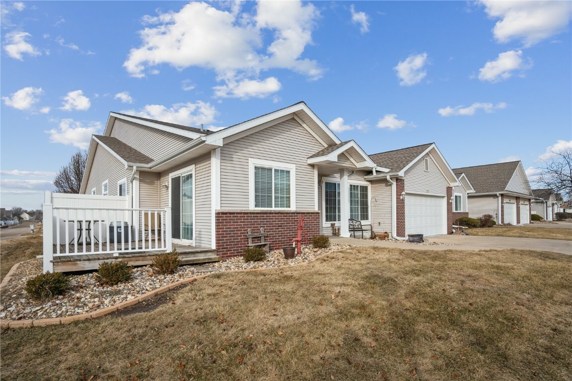 Property Photo:  1071 74th Street NE  IA 52402 