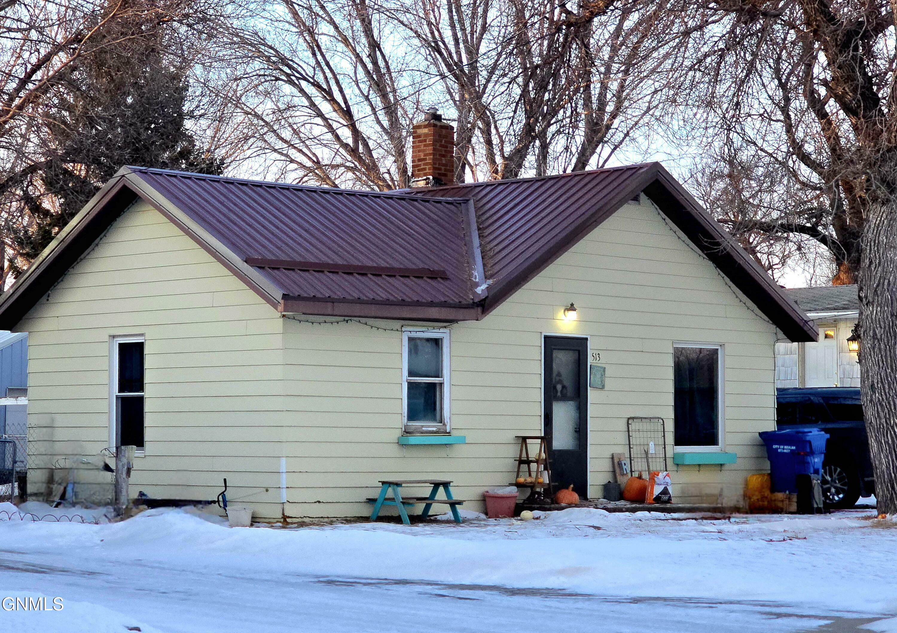 Property Photo:  513 Chaffee Row  ND 58523 