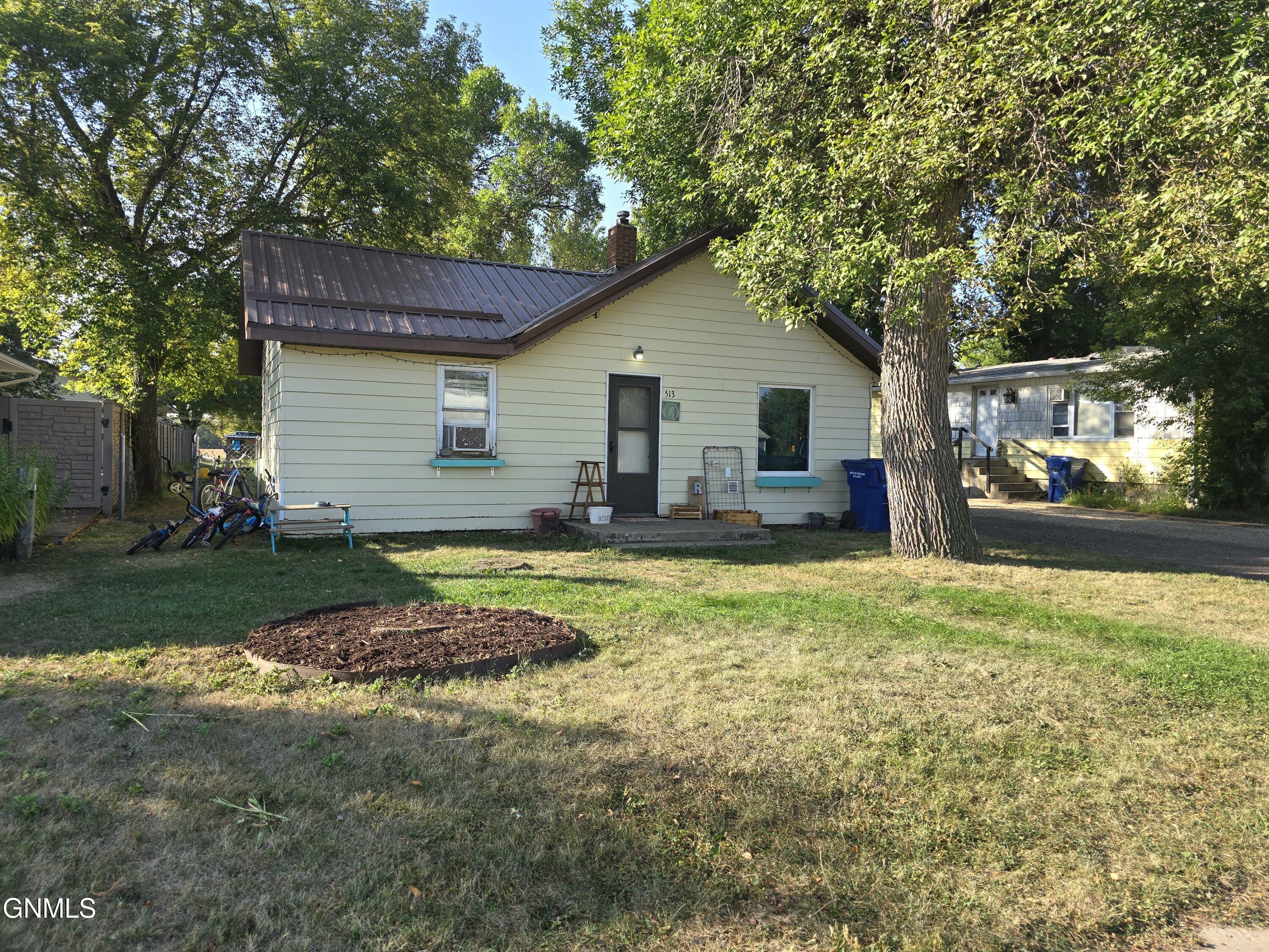 Property Photo:  513 Chaffee Row  ND 58523 