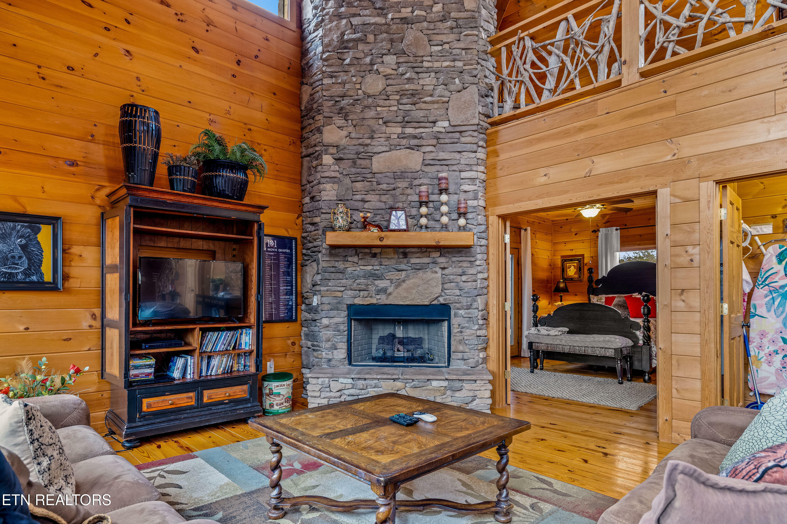 Property Photo: 504 Twin Oak Mountain Lane TN 37882