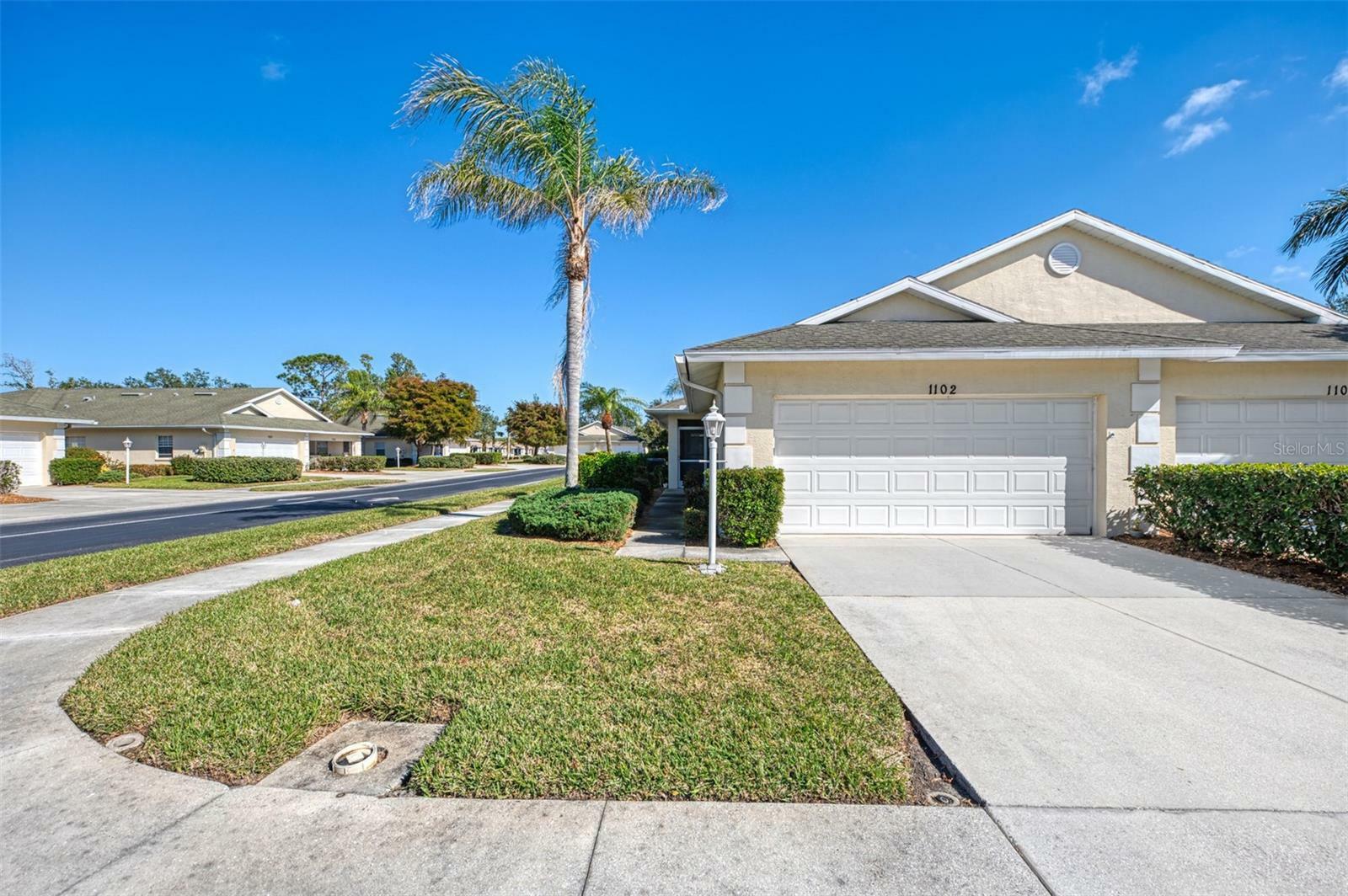 Property Photo:  1102 Auburn Cove Circle  FL 34292 