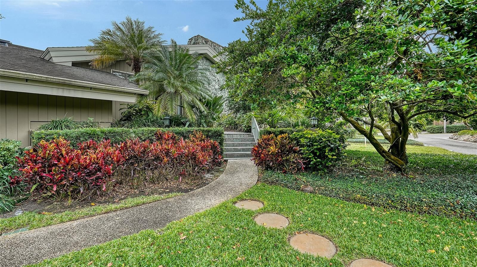 Property Photo:  1423 Kimlira Lane  FL 34231 