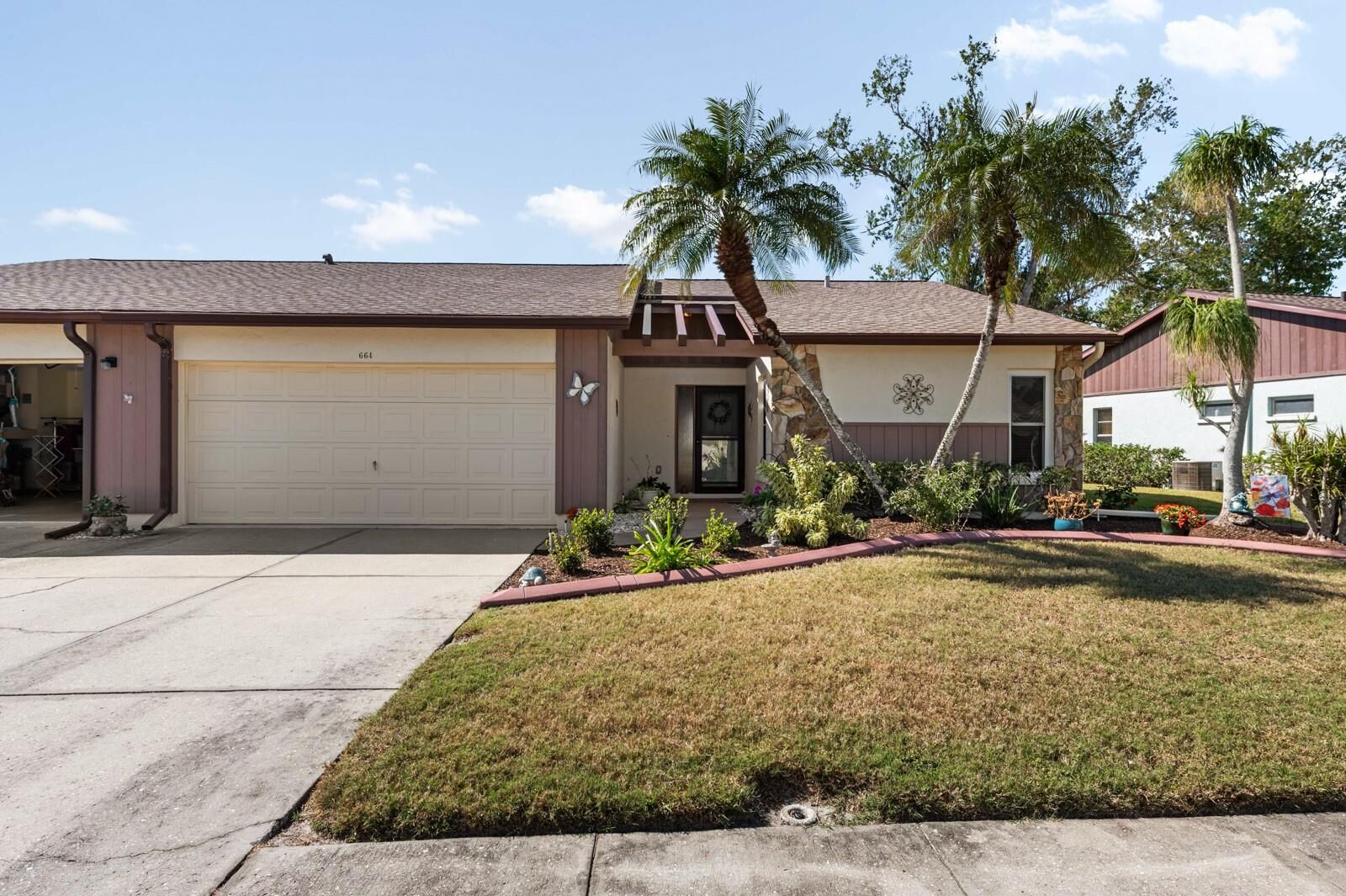 Property Photo: 664 Linden Drive FL 34223