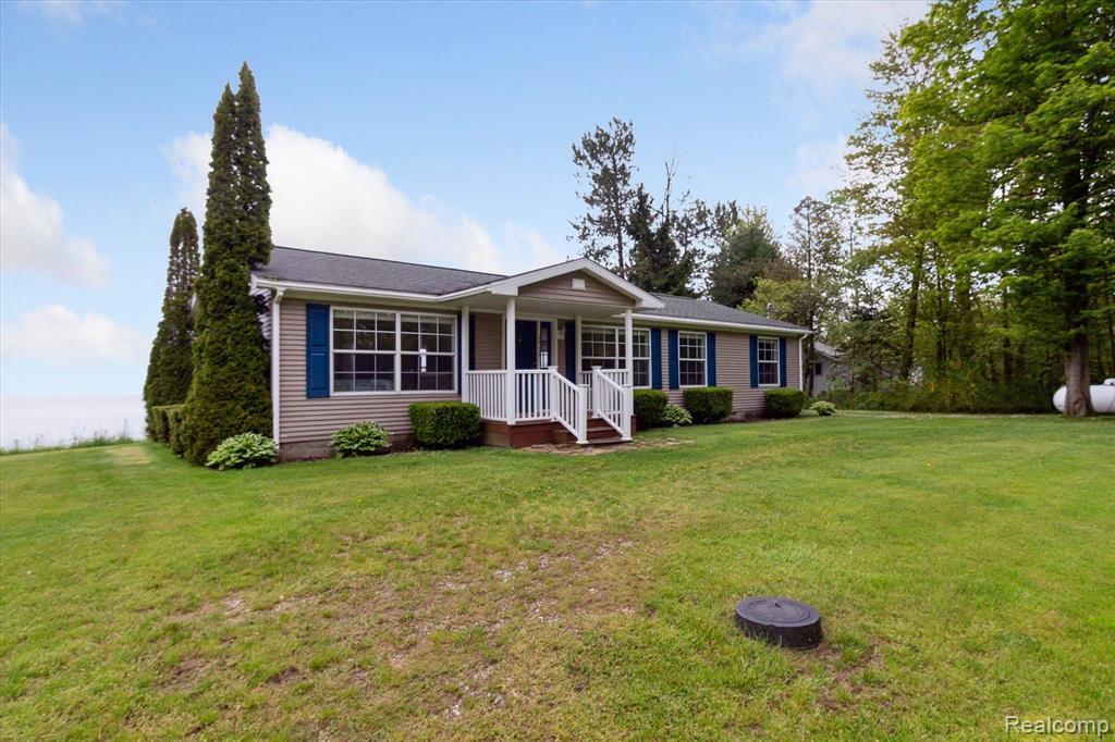 Property Photo: 1515 Lakeside Drive MI 48441 7963