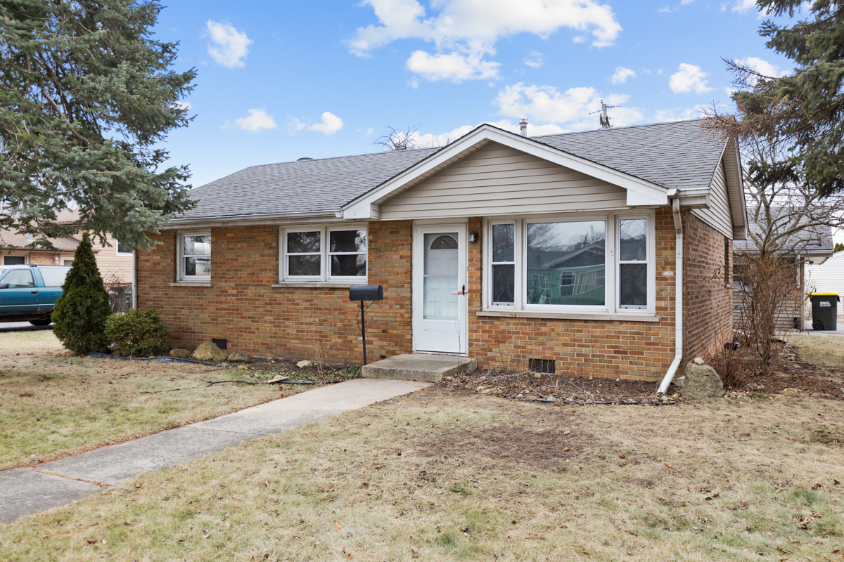 Property Photo:  6135 Birmingham Street  IL 60415 