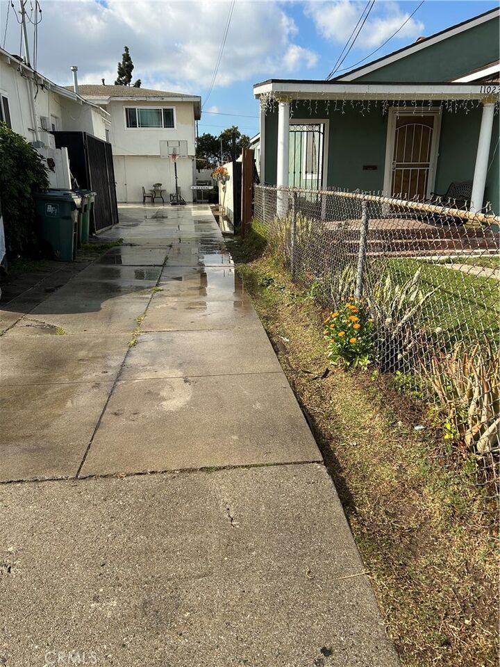 Property Photo:  11031 Eastwood Avenue  CA 90304 