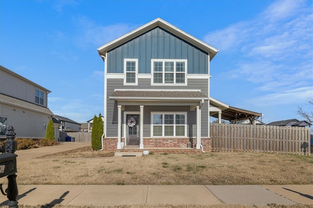 Property Photo:  1707 Broadway Place  AR 72758 