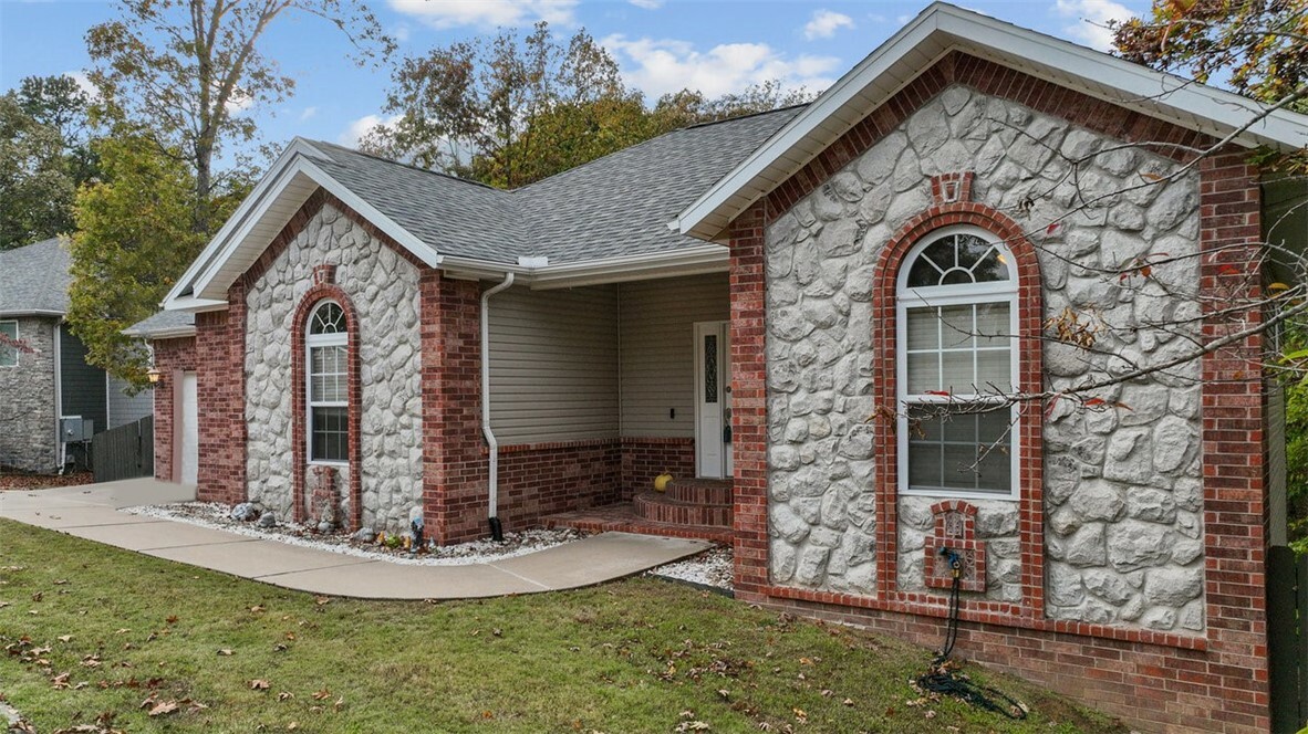 Property Photo:  15 Harrington Drive  AR 72714 