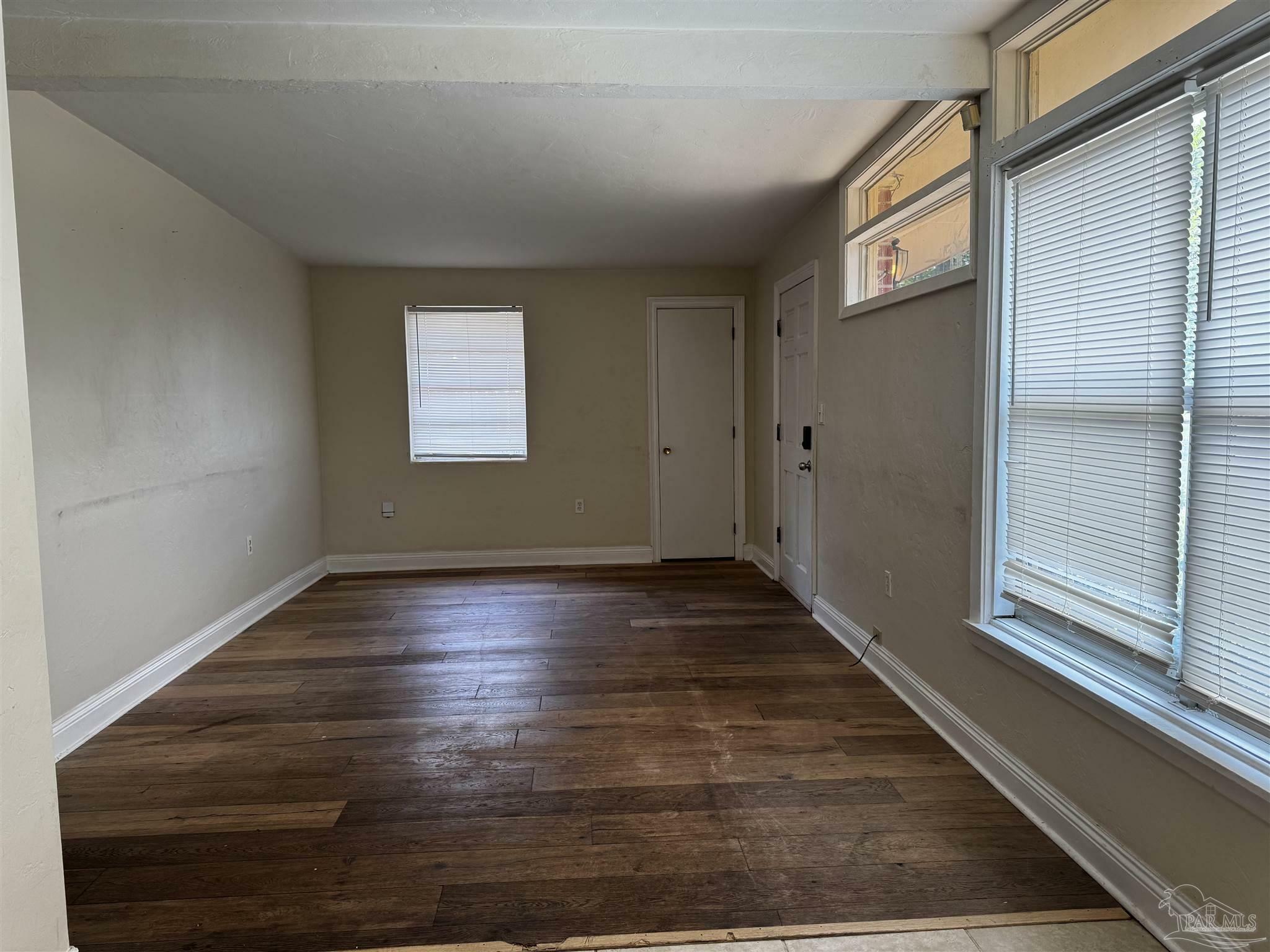 Property Photo: 6518 Robin Ave FL 32570