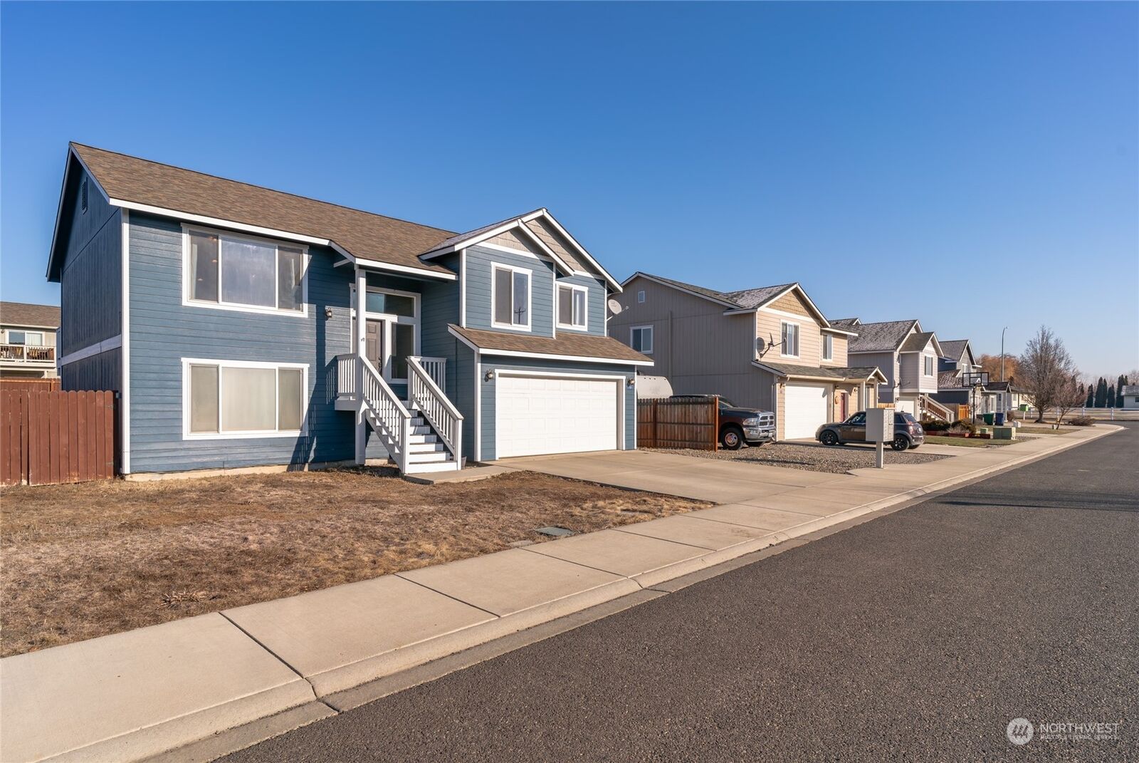 Property Photo: 1701 E Plumridge Avenue WA 98926