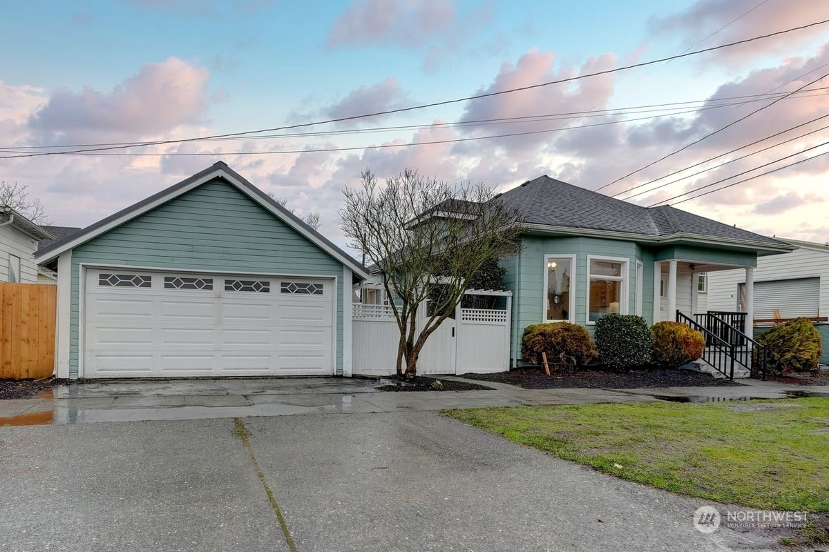 Property Photo:  1211 S 17th Street  WA 98405 