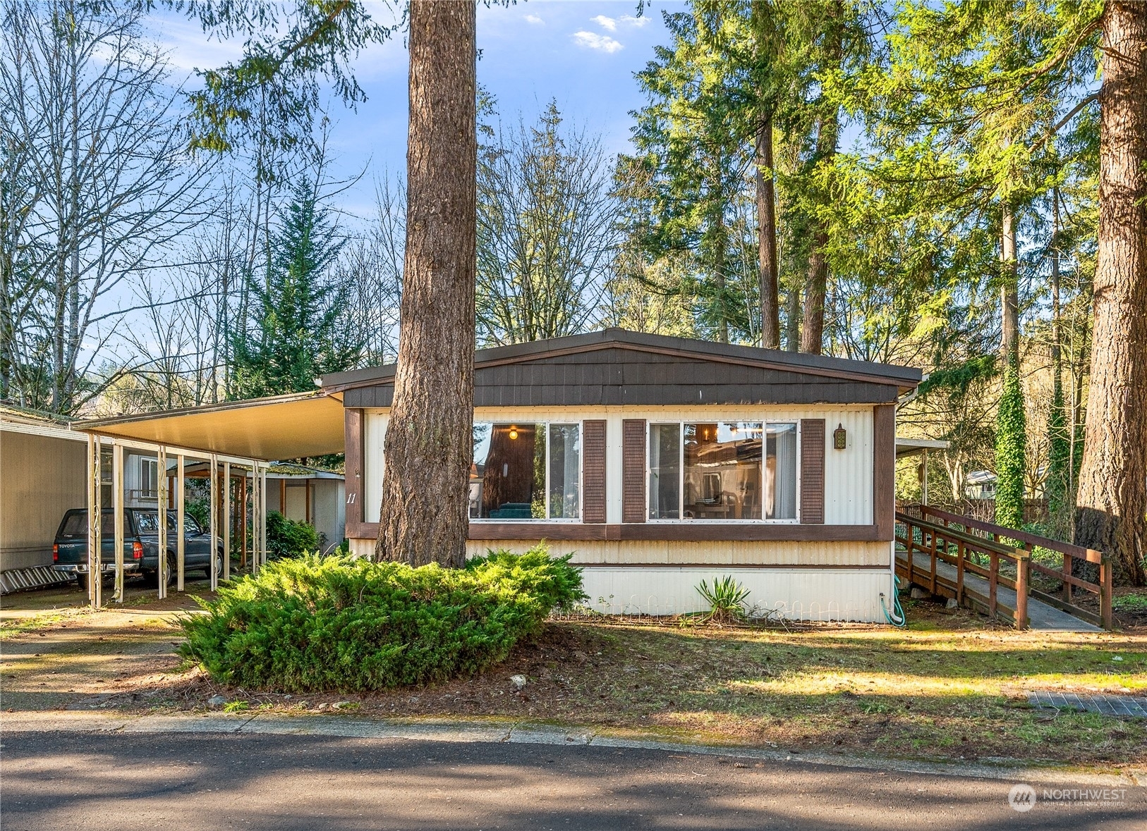 Property Photo:  18425 NE 95th Street 11  WA 98052 