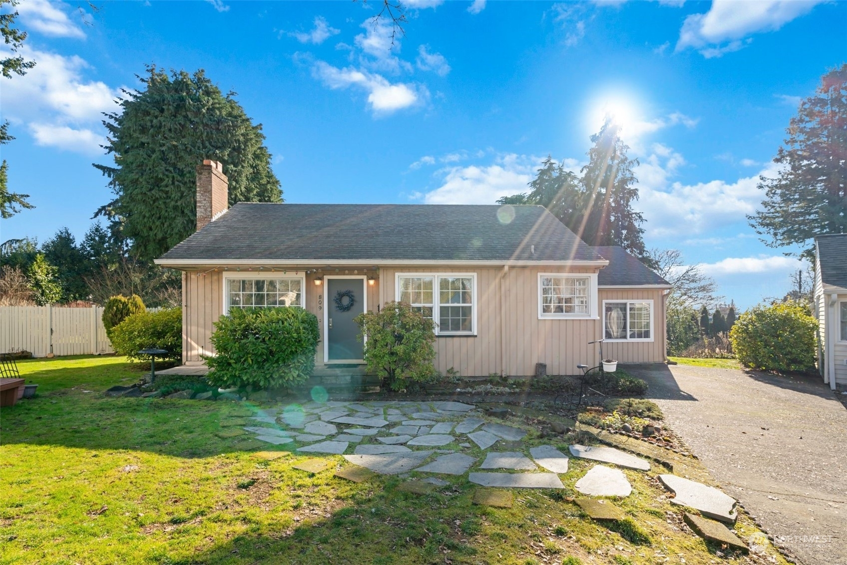 Property Photo:  809 NW Pine Street  WA 98660 