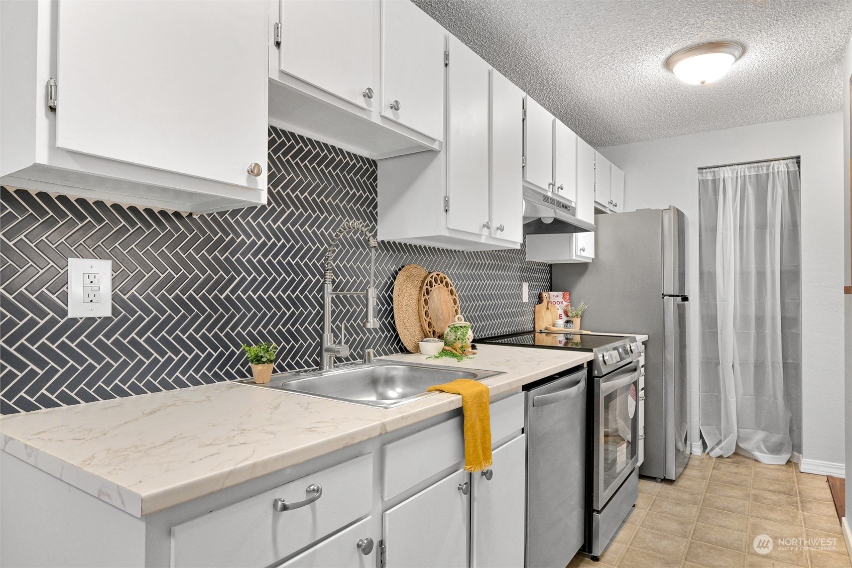 Property Photo: 3700 Alabama 104 WA 98229