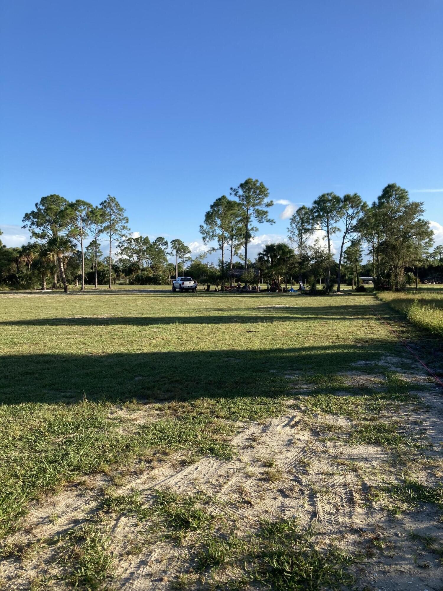 Property Photo: 663 Avenida Del Sur FL 33440