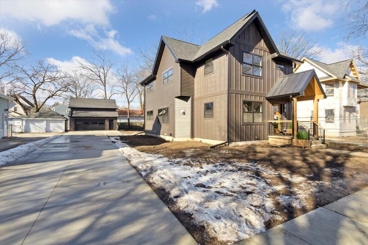 Property Photo:  722 Park Avenue  WI 53511 