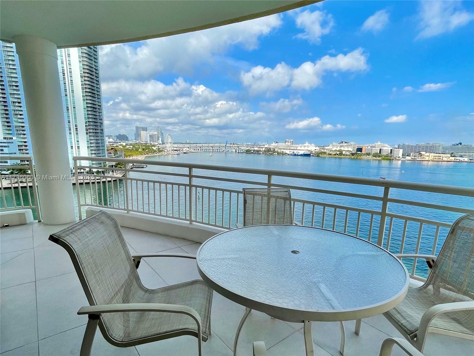 Property Photo:  888 Brickell Key Dr 1112  FL 33131 