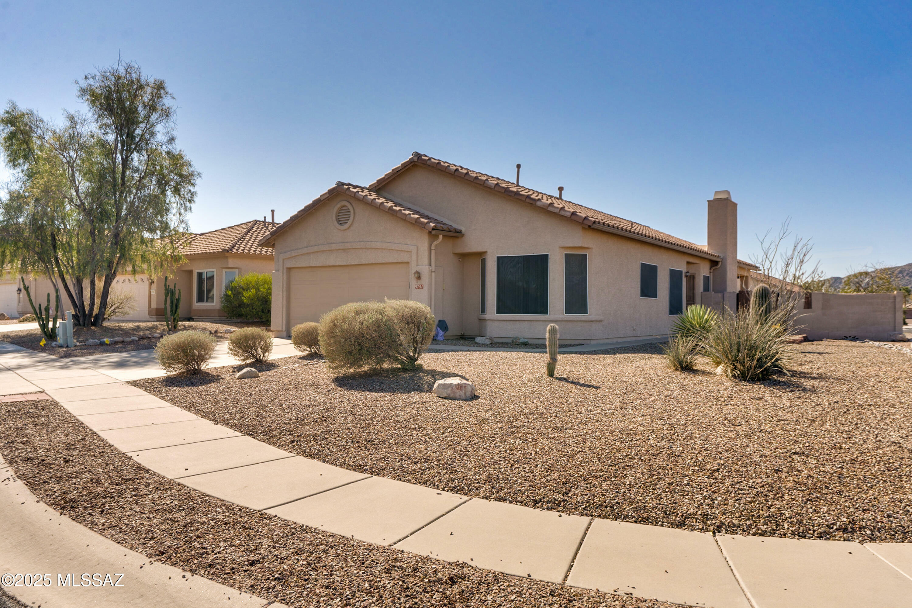 Property Photo:  9751 N Long Creek Drive  AZ 85743 