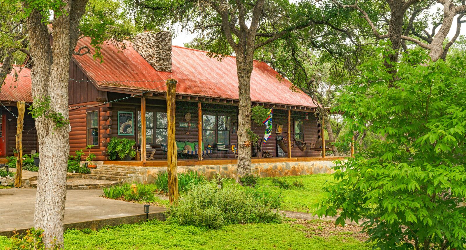 Property Photo:  1218 Oakwood Loop  TX 78676 