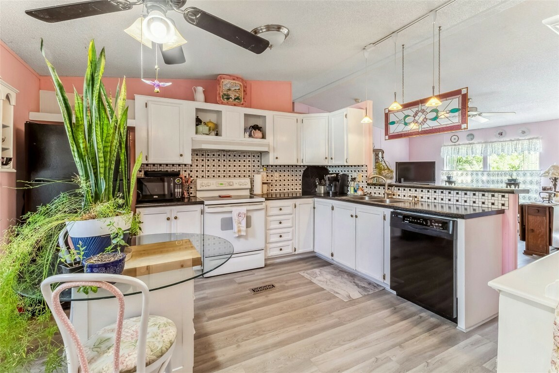 Property Photo: 100 Cowpoke Circle TX 78676