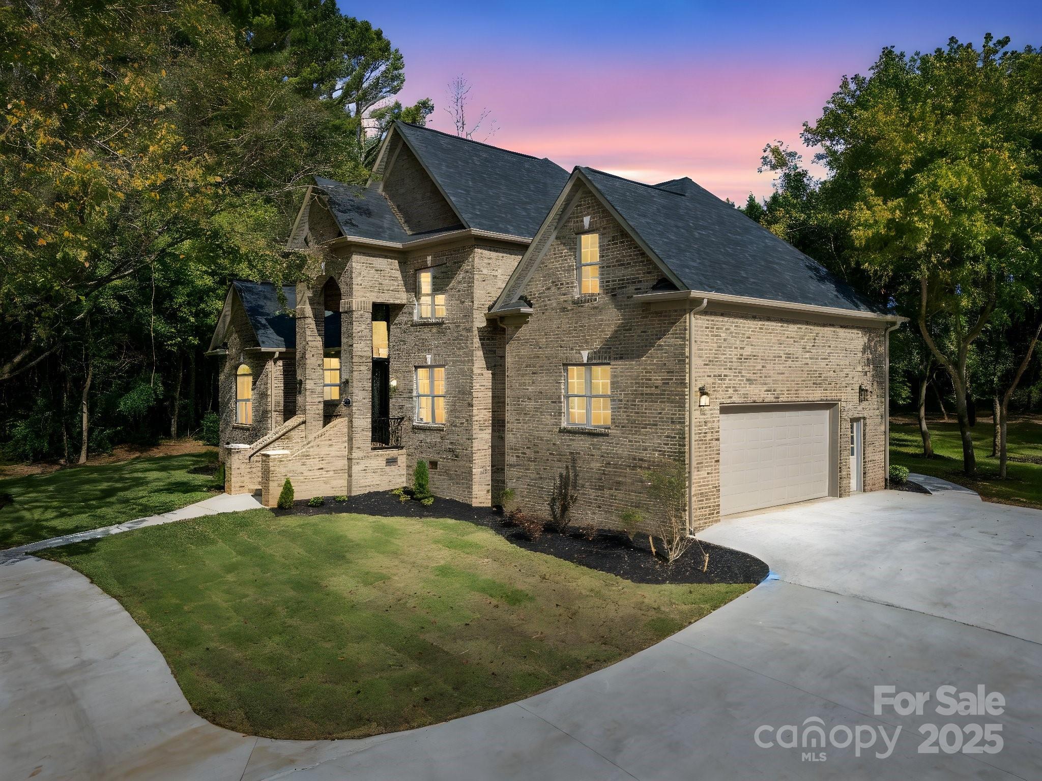 Property Photo:  209 E Glenview Drive  NC 28147 
