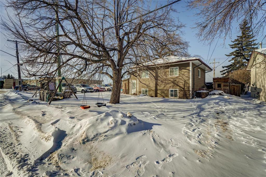 Property Photo:  967 Lemay Avenue  MB R2V 1E7 